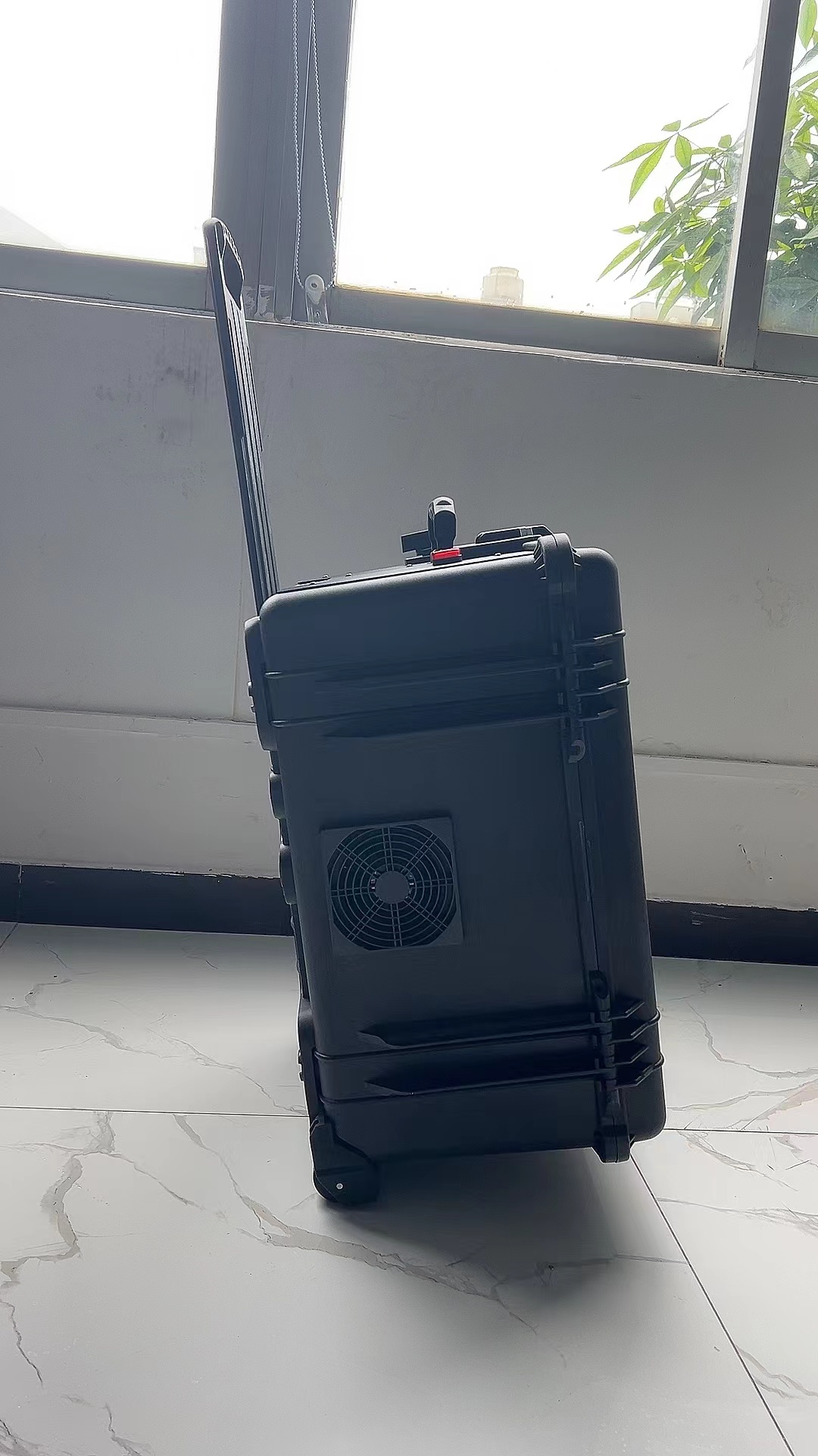 阿拉善左手拉箱型移动通信干扰器